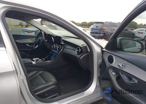 2016 Mercedes-Benz C 300 4Matic из США, поврежденный, VIN 55SWF4KB0GU137738